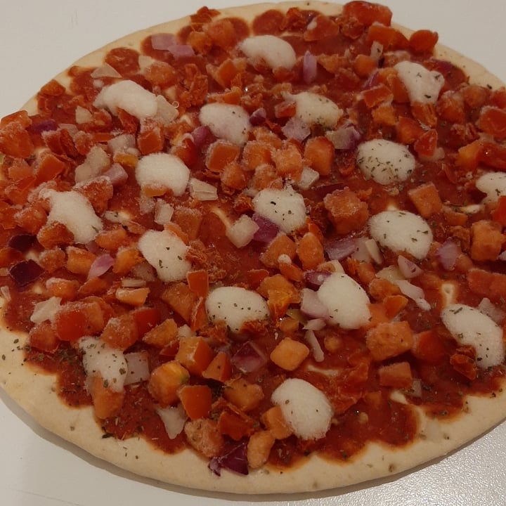 photo of Vemondo Vegan Pizza Bruschetta shared by @zingara on  16 Apr 2022 - review