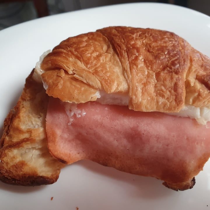 review photo of Futuro Veggie Medialunas De Jamon Y Queso shared by @lupemusso on 16 Jan 2022 - review