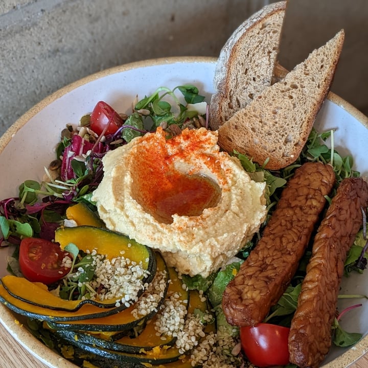 photo of Plant Café & Kitchen Hummus & Roasted Squash Salad shared by @xinru-t on  04 Nov 2022 - review