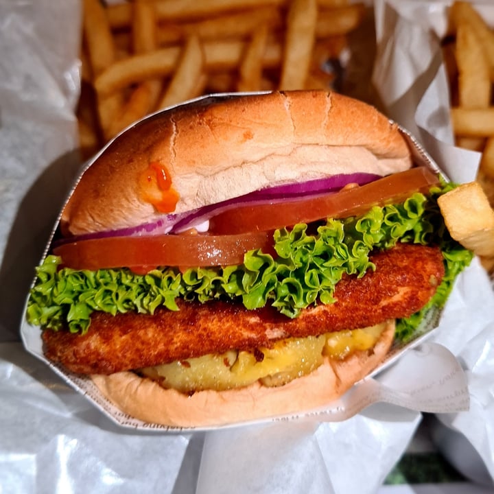 photo of VeganBurg Singapore Chilli Crab Burger Meal shared by @gretchforveg on  13 Apr 2021 - review