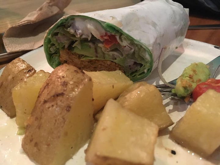 photo of Estilo Veggie Falafel Wrap shared by @lauchis on  14 Oct 2019 - review