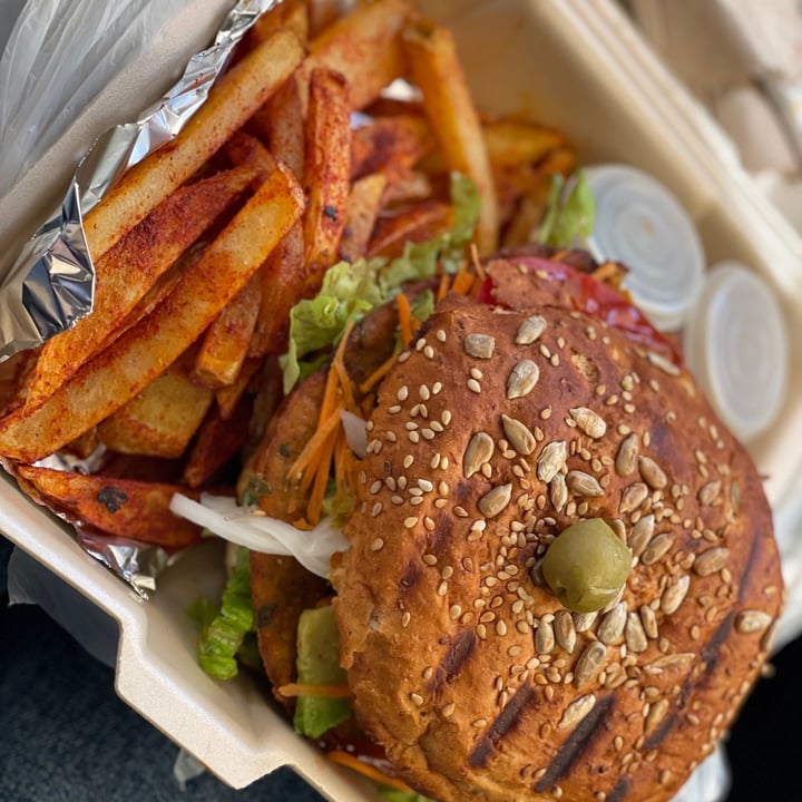photo of Nadis Go Vegan Hamburguesa falafel shared by @fridamc on  24 Jul 2021 - review