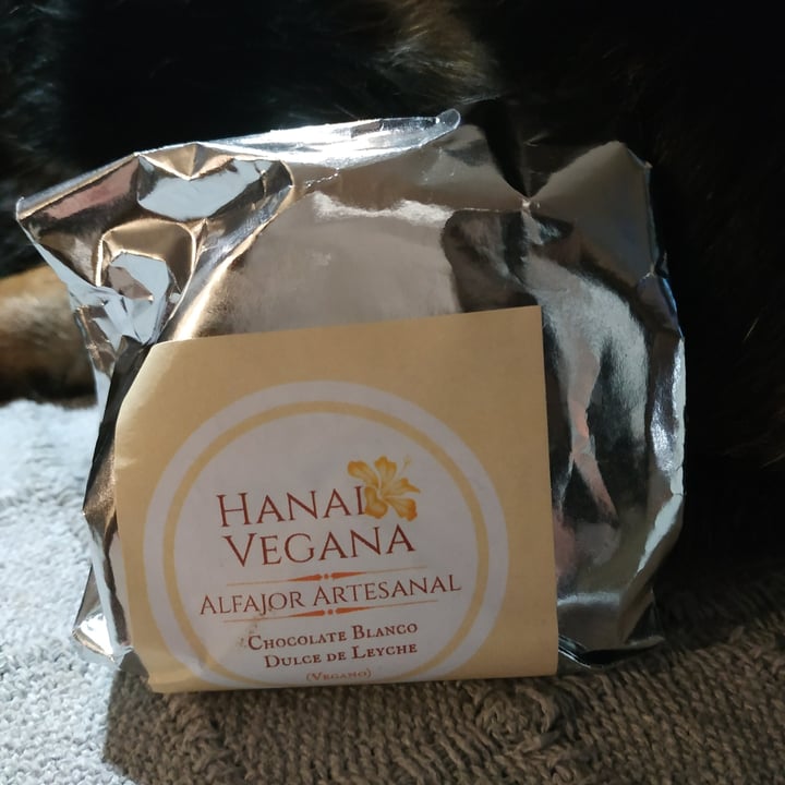 photo of Hanai Vegana Alfajor Artesanal de chocolate blanco y dulce de leche shared by @runa on  02 Feb 2022 - review