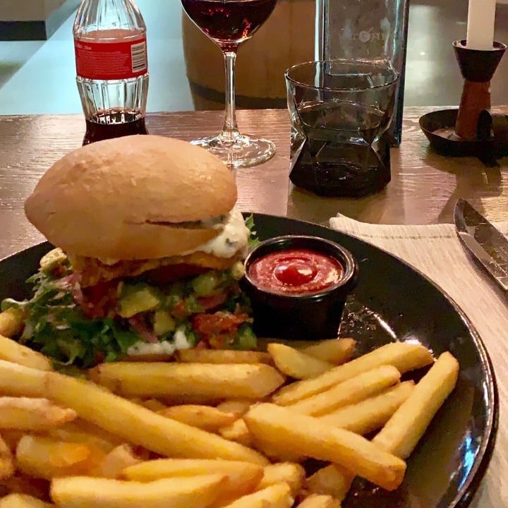 photo of The Kitchen Vegan Burger shared by @ariiianna on  27 Apr 2022 - review