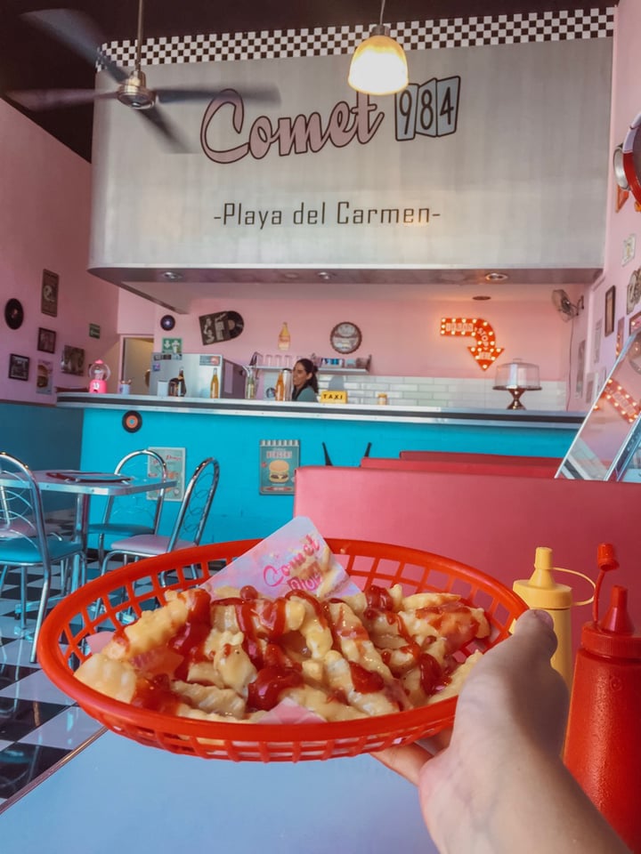 photo of COMET 984 - 50's Diner Papas Fritas Con Queso shared by @proteccionplaneta on  13 Dec 2019 - review