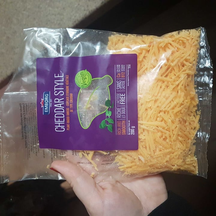 review photo of Emborg Cheddar Style Plant Based Shreds shared by @houndsandhooligans on 01 Apr 2020 - review