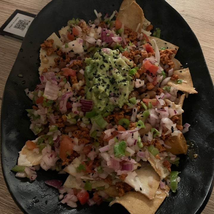 photo of Chicken Of the Woods Nachos Veganos shared by @elyqs on  19 Jun 2022 - review