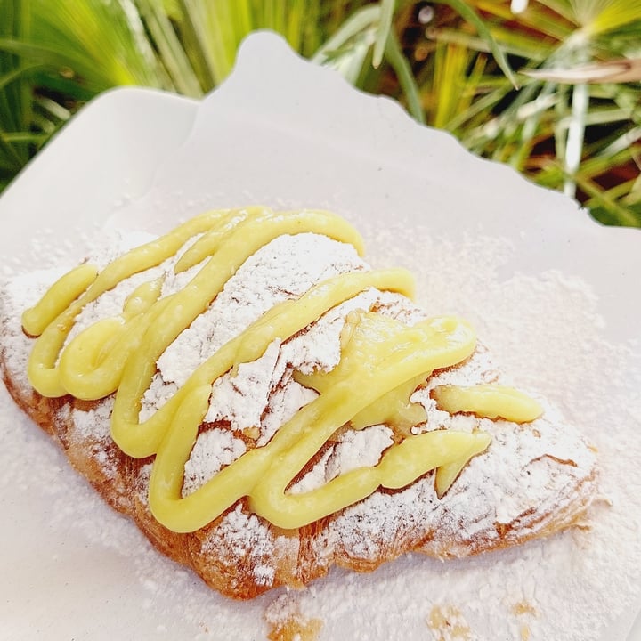 photo of 100% BIO Vegan croissant filled with citrus cream shared by @marthina on  14 Sep 2021 - review