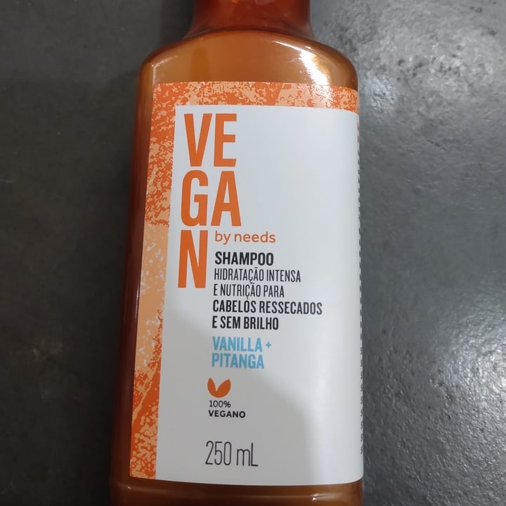 photo of Vegan by Needs Shampoo Vanilla + Pitanga shared by @jugennari on  26 Jun 2022 - review