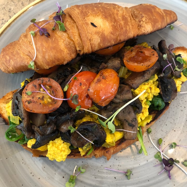 review photo of Harvest Cafe Breakfast Croissant shared by @mothercitymatt on 27 Jan 2022 - review