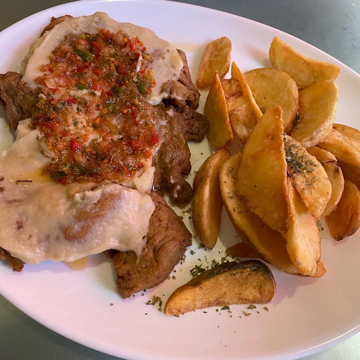 review photo of Loving Hut Matambrito a la criolla shared by @aguscarb on 18 Oct 2021 - review