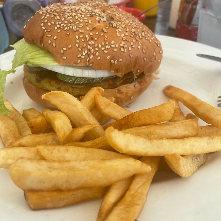 review photo of Lol-Ha Restaurant Hamburguesa De Quinoa shared by @ldsma on 30 Jul 2022 - review