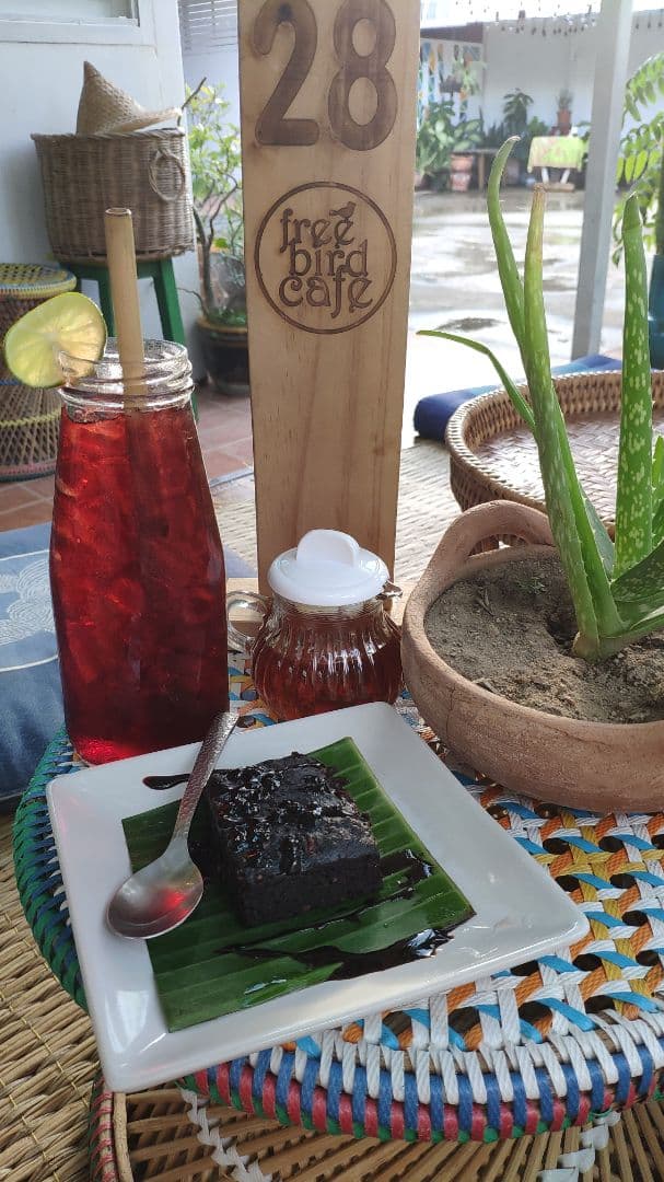 Photo of the dish “Brownie De Chocolate Gluten Free Y Te De Hibiscus”