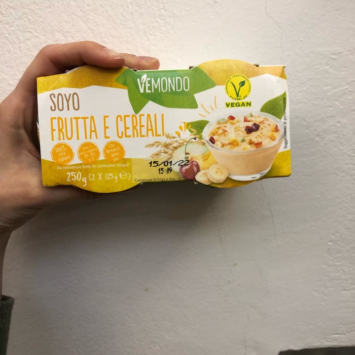 photo of Vemondo Yogurt cereali e frutta shared by @giuliettaveg on  14 Jan 2022 - review