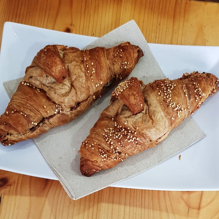 photo of Petits Délices Croissant con nutella shared by @fada on  22 Apr 2021 - review