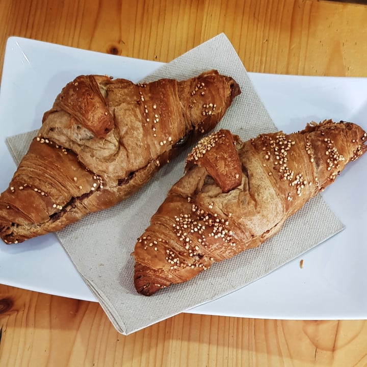 review photo of Petits Délices Croissant con nutella shared by @fada on 22 Apr 2021 - review