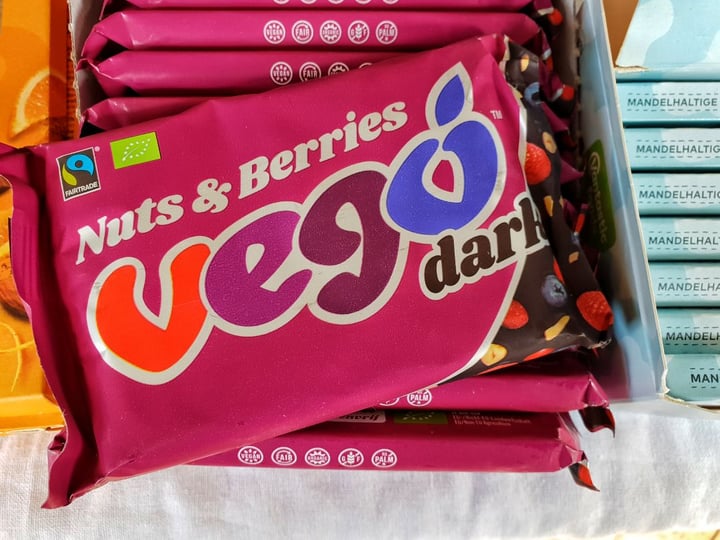 photo of Vego Nuts And Berries Vego Dark shared by @veganfortheanimals on  15 Dec 2019 - review