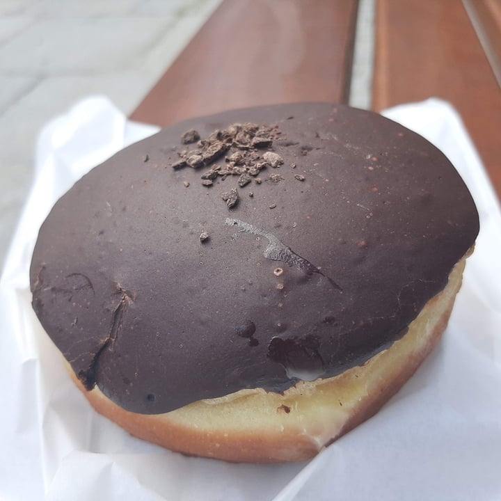 photo of Delish Vegan Doughnuts Boston Cream shared by @madridvegano on  10 Sep 2020 - review