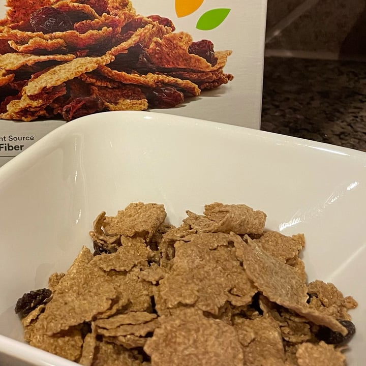 photo of 365 Whole Foods Market Raisin bran shared by @veggietable on  03 Feb 2022 - review