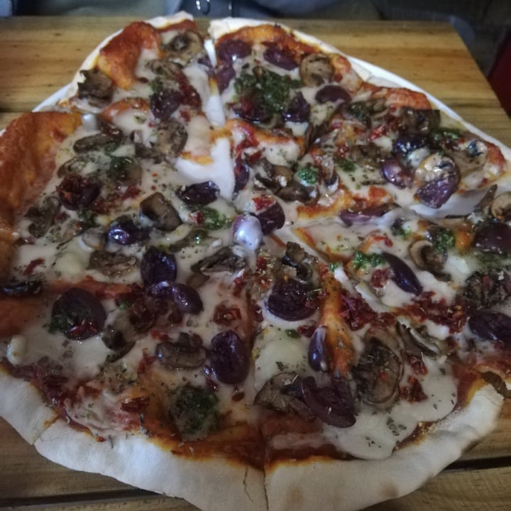 photo of Li-o-La Oolala Pizza shared by @allygreen on  04 Aug 2021 - review