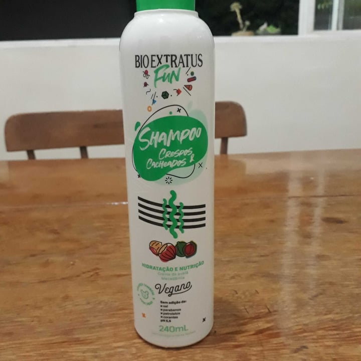 photo of Bioextratus Bioextratus Fun Shampoo Cabelos Crespos E Cacheados shared by @rebecaoliveira9 on  22 Apr 2022 - review