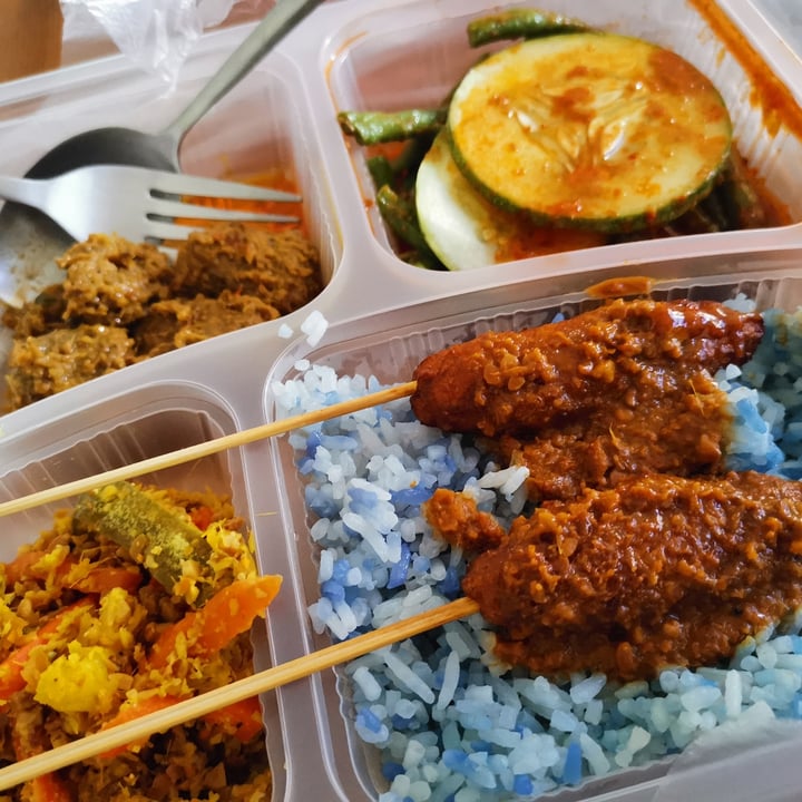 photo of Daily Green 吉祥素 Peranakan Butterfly Pea Nasi Lemak shared by @ananelia on  03 May 2021 - review