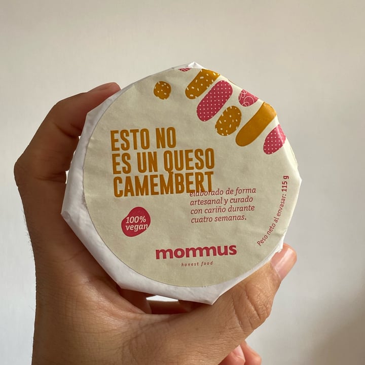 photo of Mommus Foods Esto no es un Queso Camembert shared by @lauraperezz on  24 Oct 2021 - review