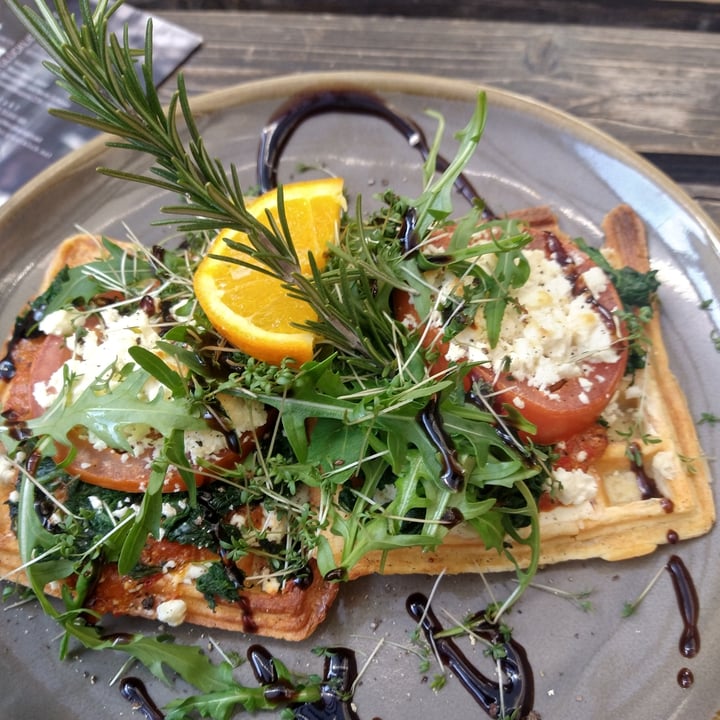 review photo of Café Wunschlos glücklich Spinat Waffel (Vegan) shared by @annnni on 15 Mar 2022 - review