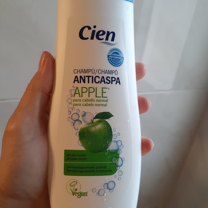 review photo of Cien Anticaspa champu apple shared by @nicoleroostee on 09 Sep 2021 - review