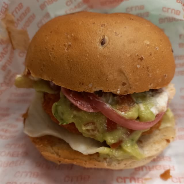 菜肴“Spicy Avocado Burger”的照片