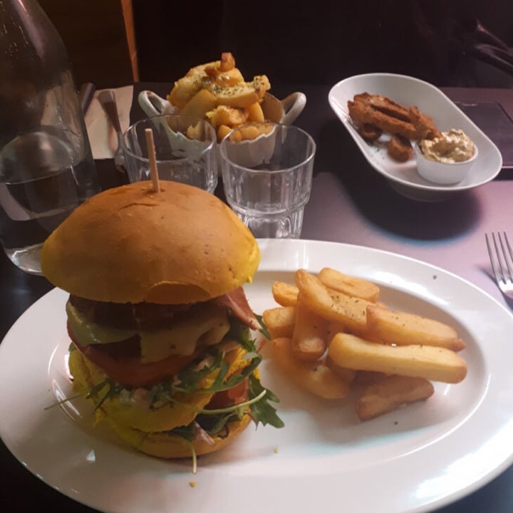 photo of Unity Diner Moving Mountains Burger shared by @angellvelvet on  08 Jun 2020 - review