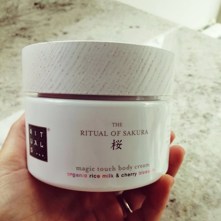 photo of Rituals Crema corporal The ritual of Sakura shared by @albicha on  11 Oct 2020 - review