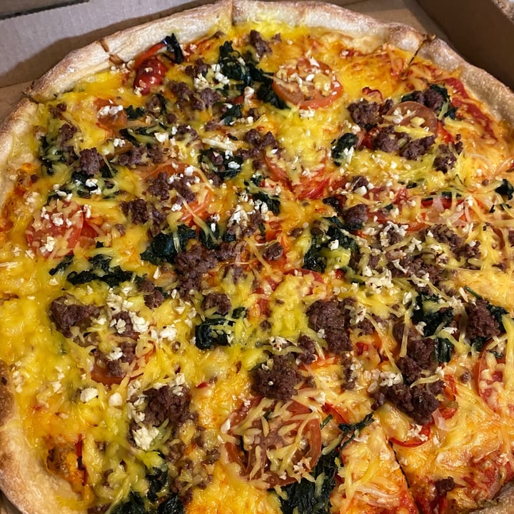 photo of Junior's Pizza Vegan Veggie With Impossible Burger shared by @birb on  08 Jan 2021 - review