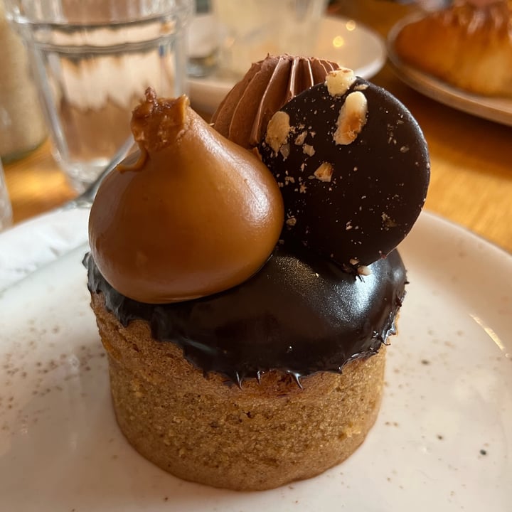 photo of Nikos Fairfield Biscoff Cake shared by @queen on  14 Nov 2021 - review