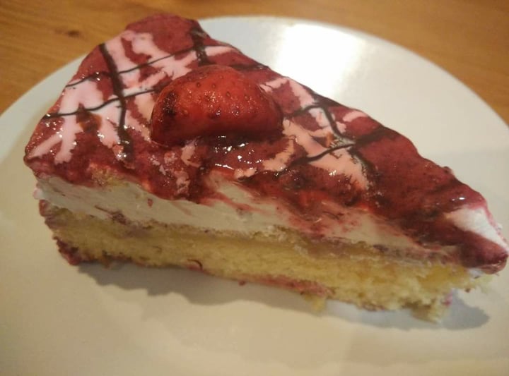 review photo of B13 bar Tarta de Frutos del Bosque shared by @raquelvegan on 16 Mar 2020 - review