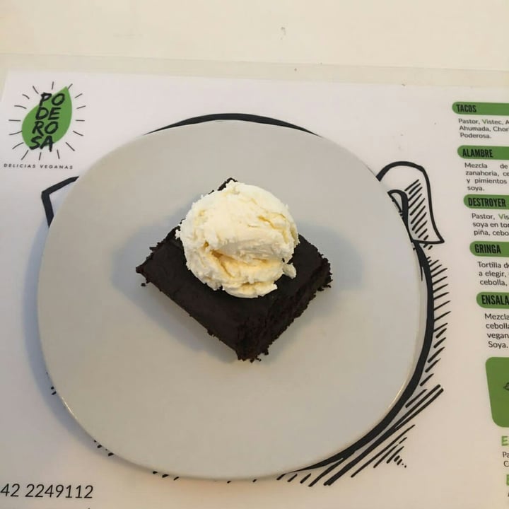 photo of Poderosa Restaurante Vegano Brownie de Chocoaguacate Con Bola de crema Batida Helada shared by @marthaedelmira on  31 May 2021 - review