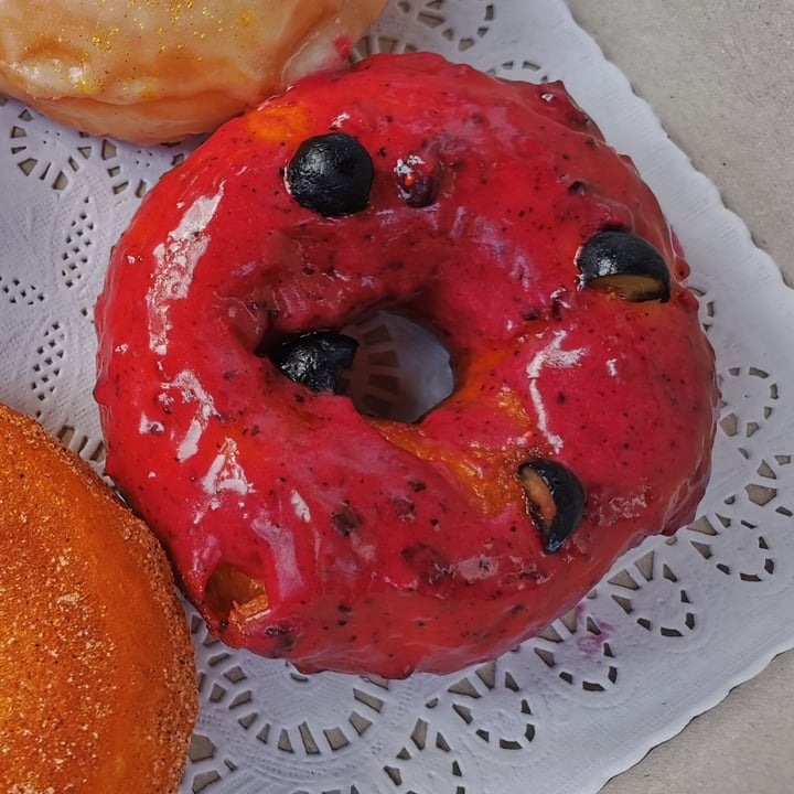 photo of Hulis Donuts Blueberry & Cream Donut shared by @viiathevegan on  09 Aug 2021 - review