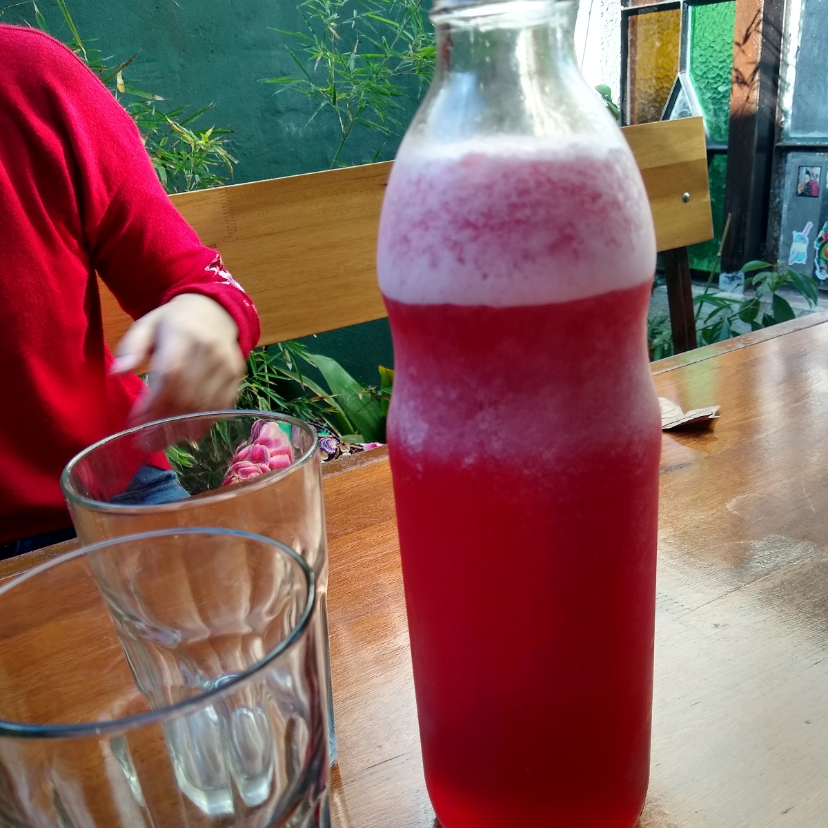 agua-de-jamaica-at-shipibo-bistro-amazonico-buenos-aires-vegan-dish