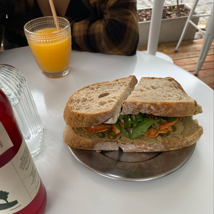 review photo of CASA NUEZA Sándwich De Atún shared by @carovij on 05 Mar 2022 - review
