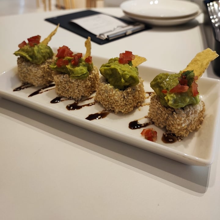 photo of iVegan (i12 Katong) GUACAMOLE Maki shared by @gibberish38210 on  26 Jul 2022 - review