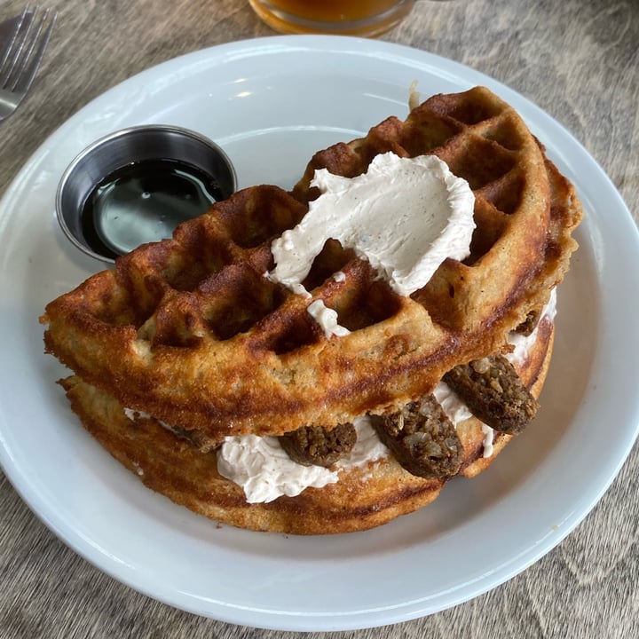 review photo of Nectar Cafe Vegan Sausage Waffle Sandwich shared by @julianavoss on 27 Oct 2022 - review