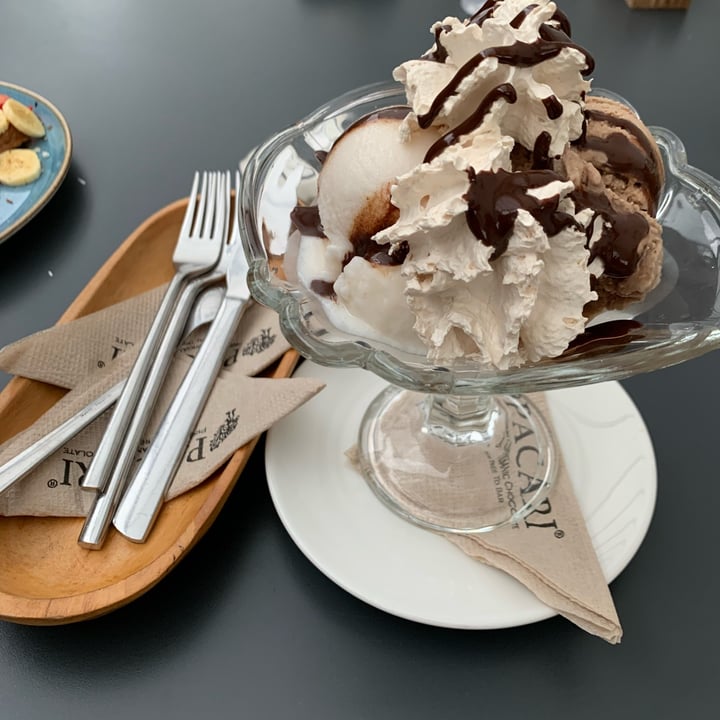review photo of Pacari icecreem vegam chocolate shared by @tommasoleoni on 29 Apr 2022 - review