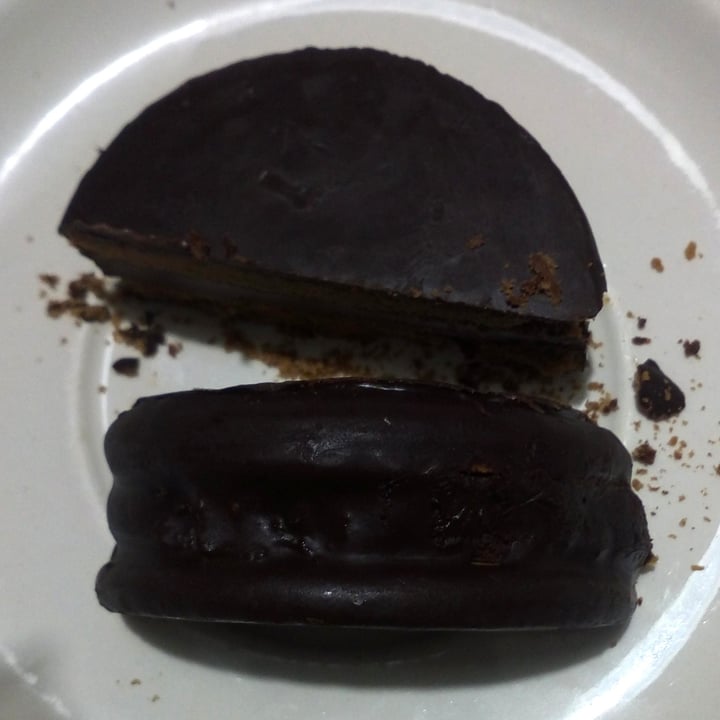 review photo of Green & Veggie Alfajor Vegano relleno de Chocolate shared by @marielita on 28 Feb 2021 - review
