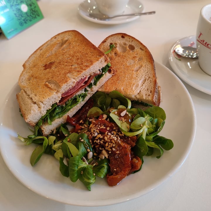 photo of Picnic Pastramheat Salad Sandwich shared by @sopheen on  18 Dec 2021 - review