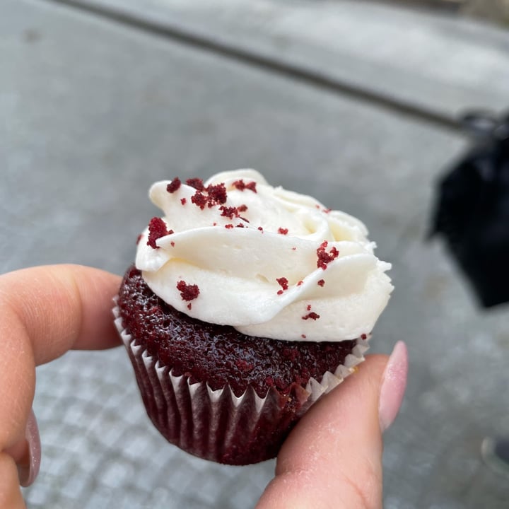 photo of Cloud Cakes Red Velvet Cupcake shared by @soficali on  15 Apr 2022 - review