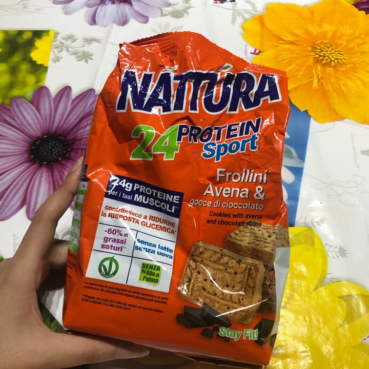 photo of Nattura 24 PROTEIN sport frollini con avena gocce di cioccolato shared by @feariced on  09 Jun 2022 - review