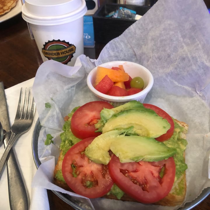 photo of Grinder House Coffee Shop, LLC Avocado Toast shared by @oscargogh on  22 Jul 2022 - review