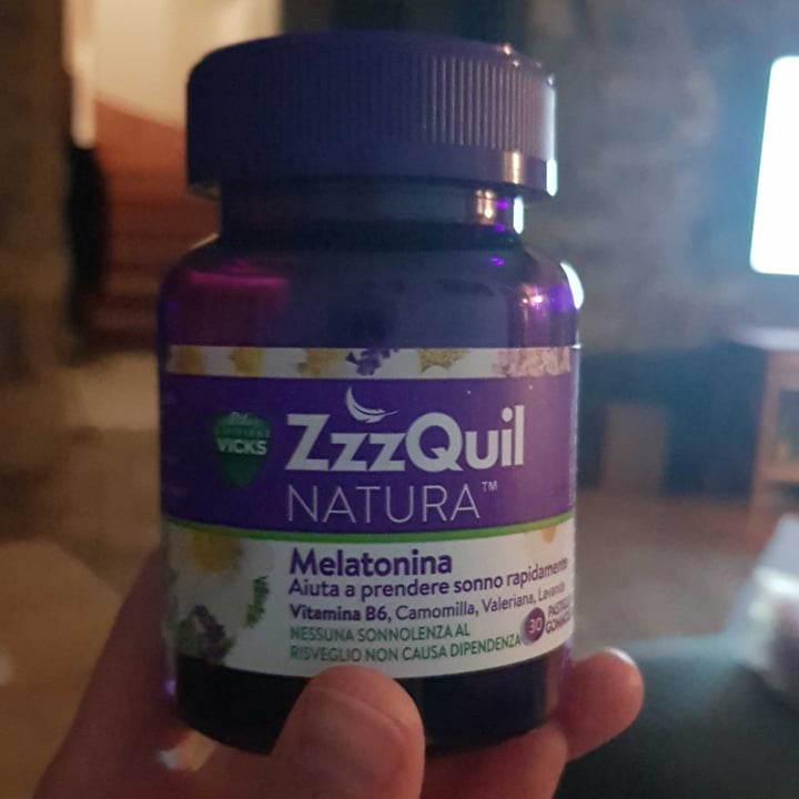 review photo of zzzquil melatonina shared by @sarettadesi95 on 18 Jun 2022 - review