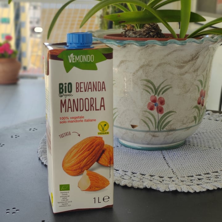 photo of Vemondo  bio bevanda mandorla shared by @serenasofia on  05 Aug 2022 - review
