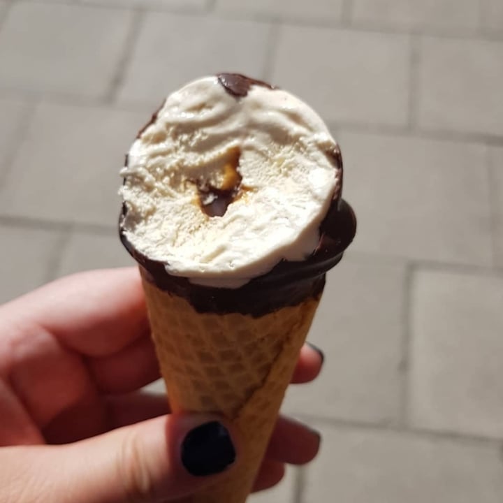 photo of Choice Caramel toffee ice cream shared by @enkelvegan on  26 Jan 2021 - review